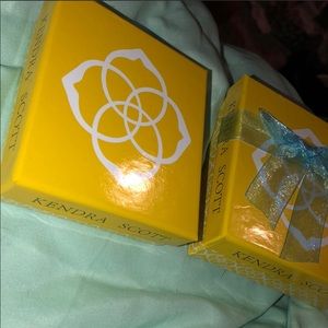 Kendra Scott Elisa necklace